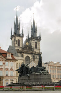 Jan Hus Statue vor Kirche St. Nicholas