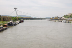 Die SNP Brücke mit UFO
