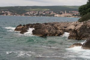 Im Hintergrund Sibenik